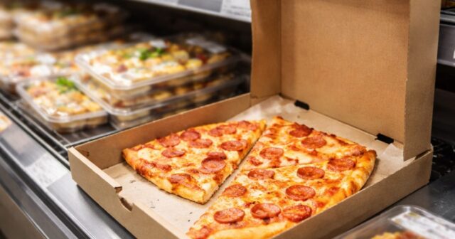 Arrestato un 22enne per furto di pizza e aggressione ai carabinieri Arrestato un 22enne per furto di pizza e aggressione ai carabinieri
