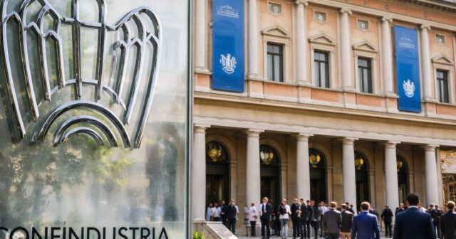 Cambio al vertice di Confindustria Reggio: termina il mandato di Anceschi Cambio al vertice di Confindustria Reggio: termina il mandato di Anceschi