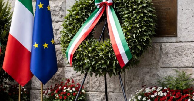 Cerimonia a Reggio Emilia per l'83° anniversario dell'eccidio delle Officine Reggiane Cerimonia a Reggio Emilia per l'83° anniversario dell'eccidio delle Officine Reggiane