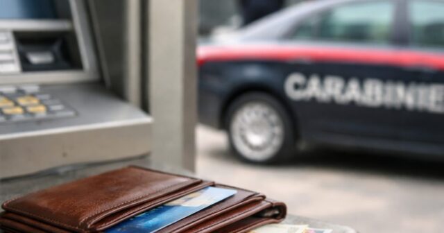 Denunciato un 45enne per uso indebito di bancomat trovato in un portafogli