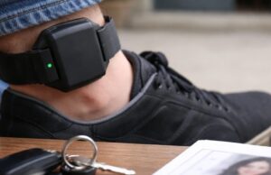 Stalker di 49 anni bloccato: divieto di avvicinamento e braccialetto elettronico Stalker di 49 anni bloccato: divieto di avvicinamento e braccialetto elettronico