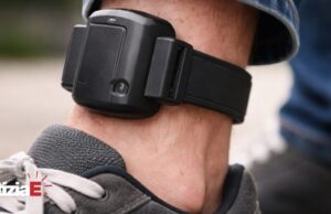 Braccialetto elettronico per un 43enne di Casina accusato di atti persecutori Braccialetto elettronico per un 43enne di Casina accusato di atti persecutori