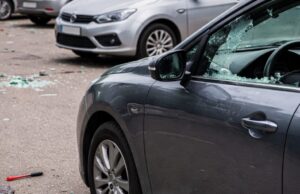 Raid contro le auto in sosta a Reggio Emilia: crescono le denunce Raid contro le auto in sosta a Reggio Emilia: crescono le denunce